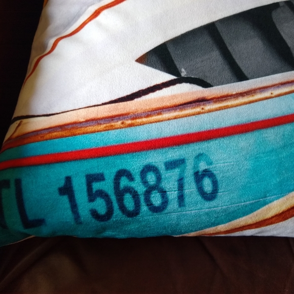 Coast & Valley. Entirely designed and made in France. 26x15". Velvet. Down fill. - Picture 6 of 6